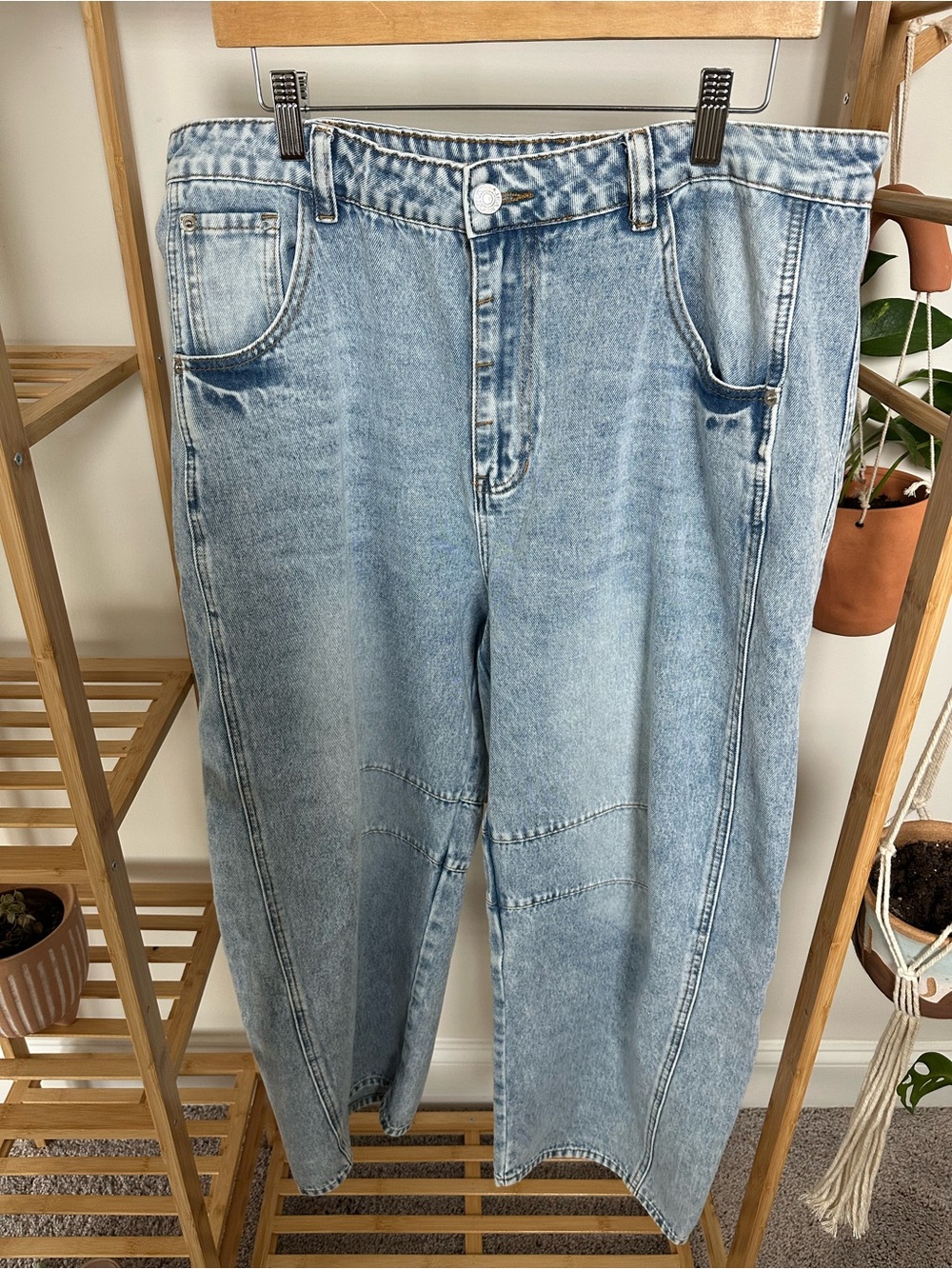 Women’s Trending Barrel Jeans
